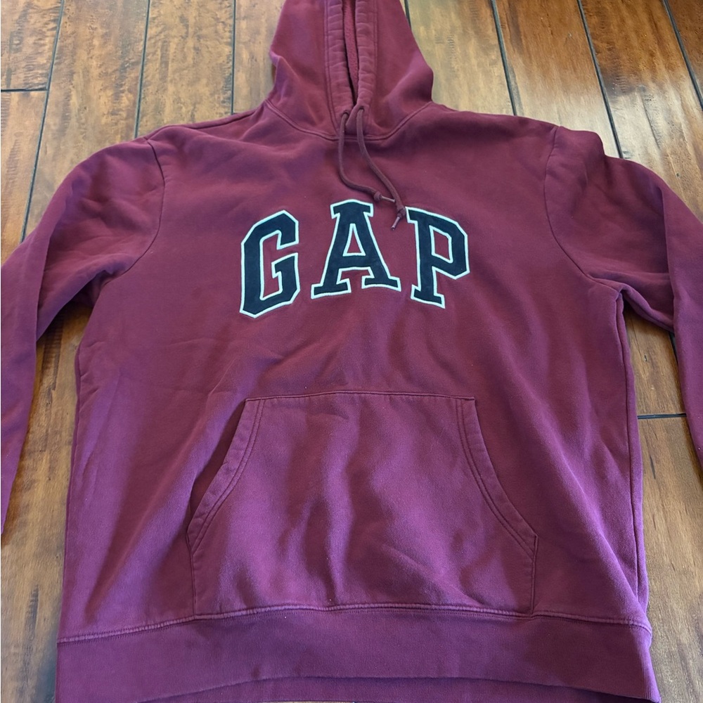 GAP LOGO MAROON HOODIE